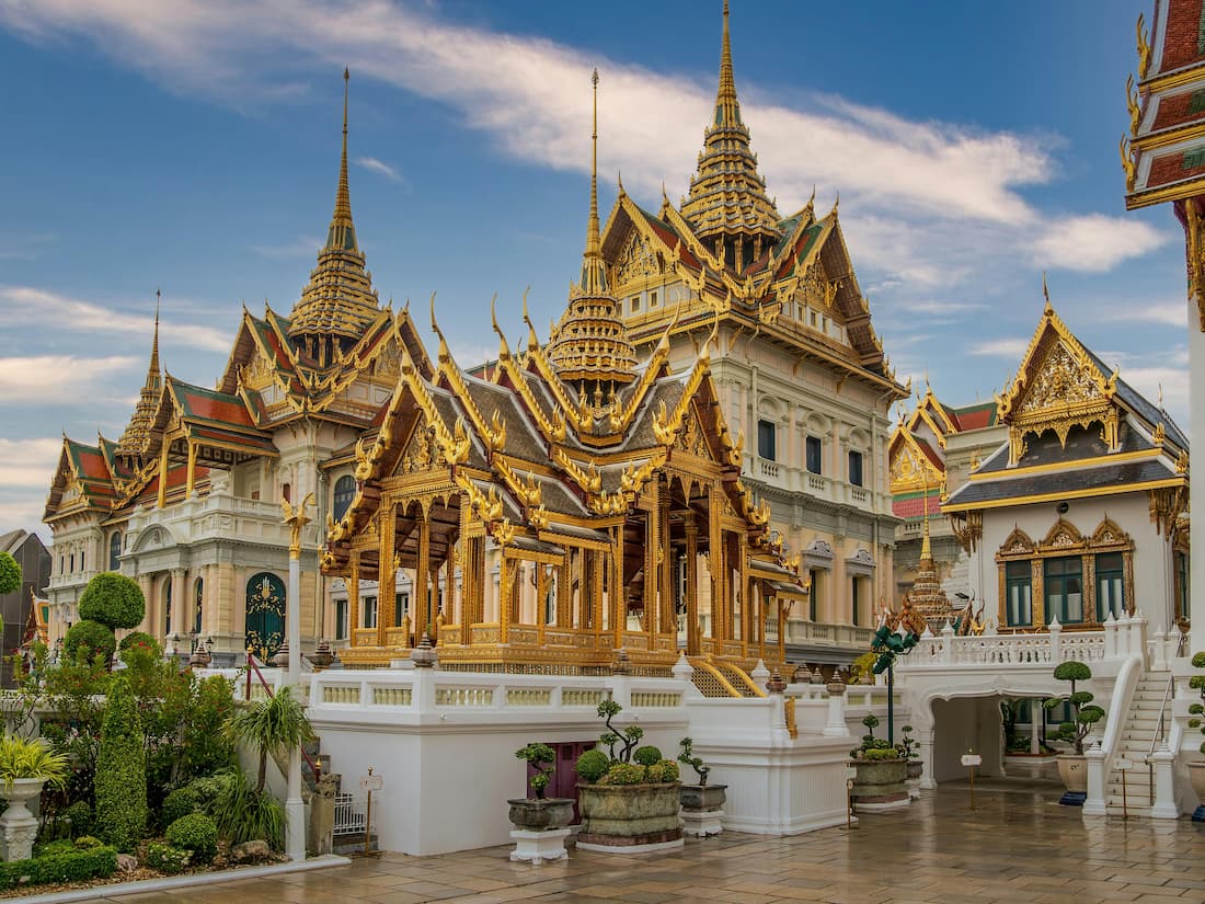 Vista del Gran Palacio de Bangkok con los tejados dorados del Templo del Buda Esmeralda Wat Phra Kaew